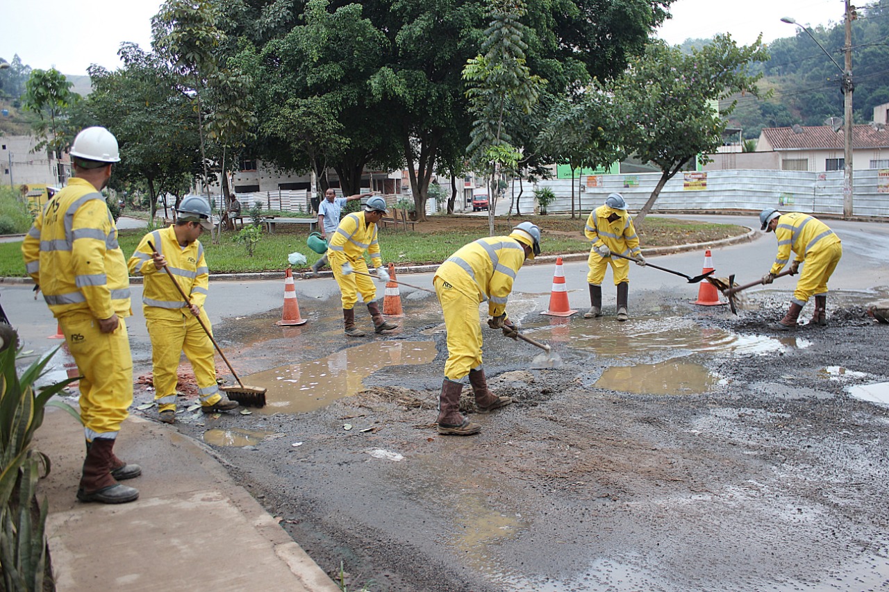 Recuperação e reparação de pavimento no município de Santana do Paraíso, MG