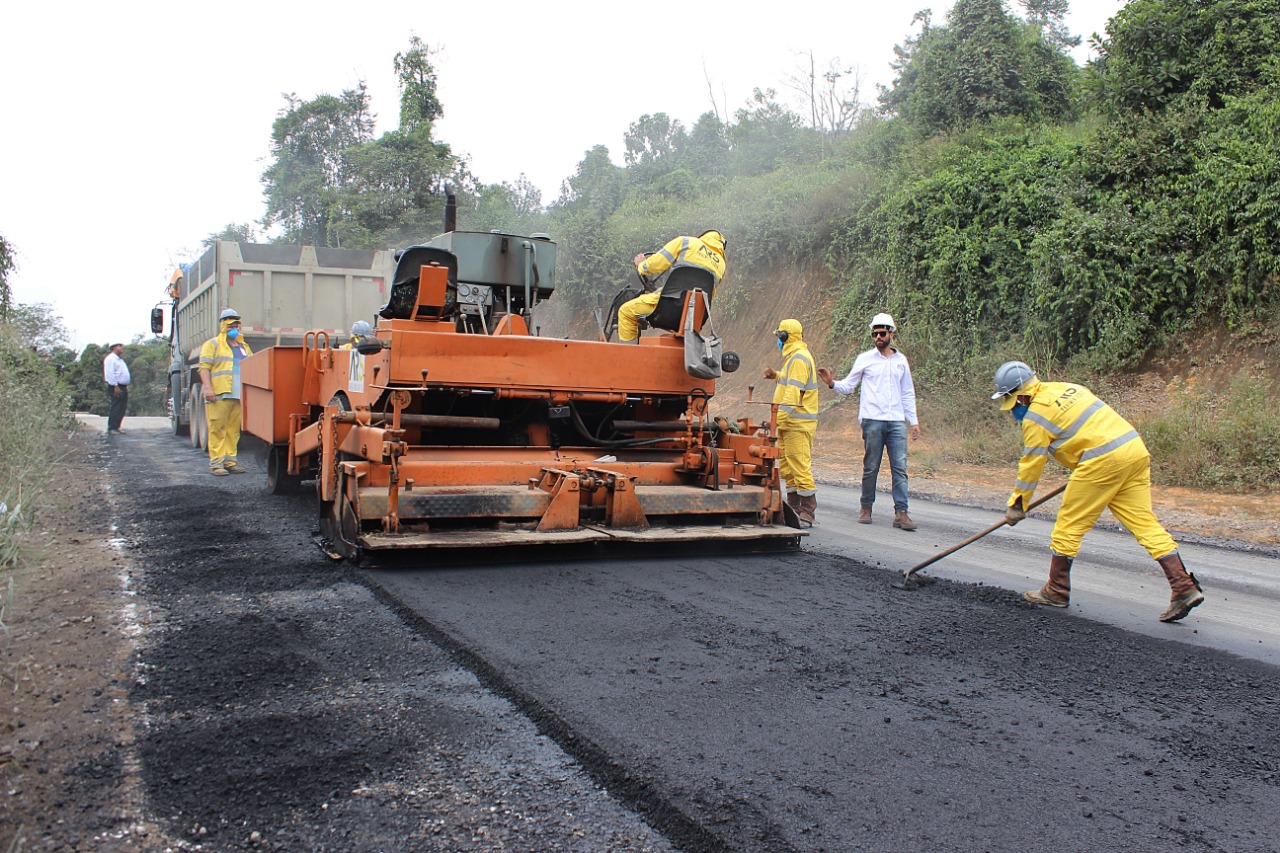 Reparação de pavimento para via de tráfego de veículos pesados em Antônio Dias, MG